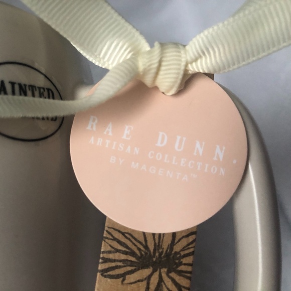 NWT Rae Dunn "MOM" Mug w/ Flowers Mother's Day Gift - Picture 3 of 5